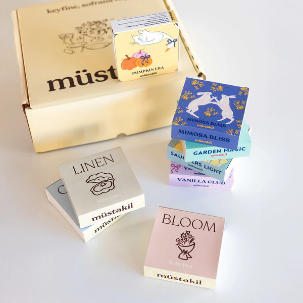 Müstakil koku barı koleksiyon kutusu açılmış, Linen ve Bloom kutuları önde