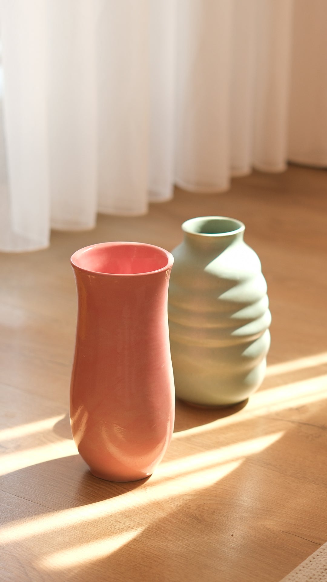 El yapımı stoneware bombeli vazo, su yeşili