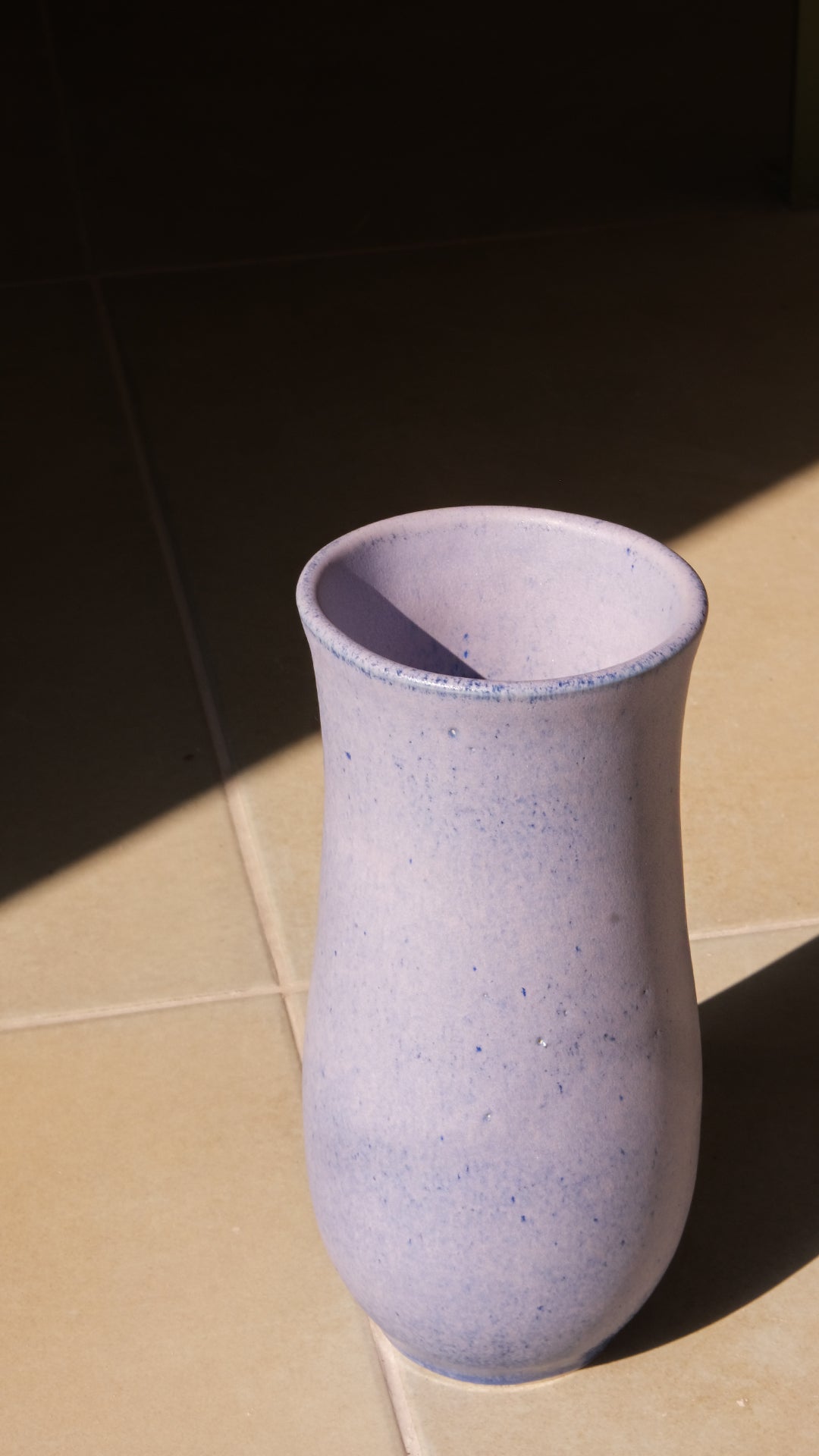 El yapımı stoneware sütun vazo, mor