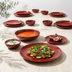 8 kişilik Dem Kırmızı stoneware yemek takımıyla kurulmuş, yemekli sofra renk:Dem Kırmızı