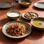 8 kişilik Müdavim Yeşil stoneware yemek takımıyla kurulmuş, yemekli sofra renk:Müdavim Yeşil