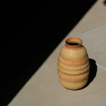 El yapımı stoneware bombeli vazo, kahve