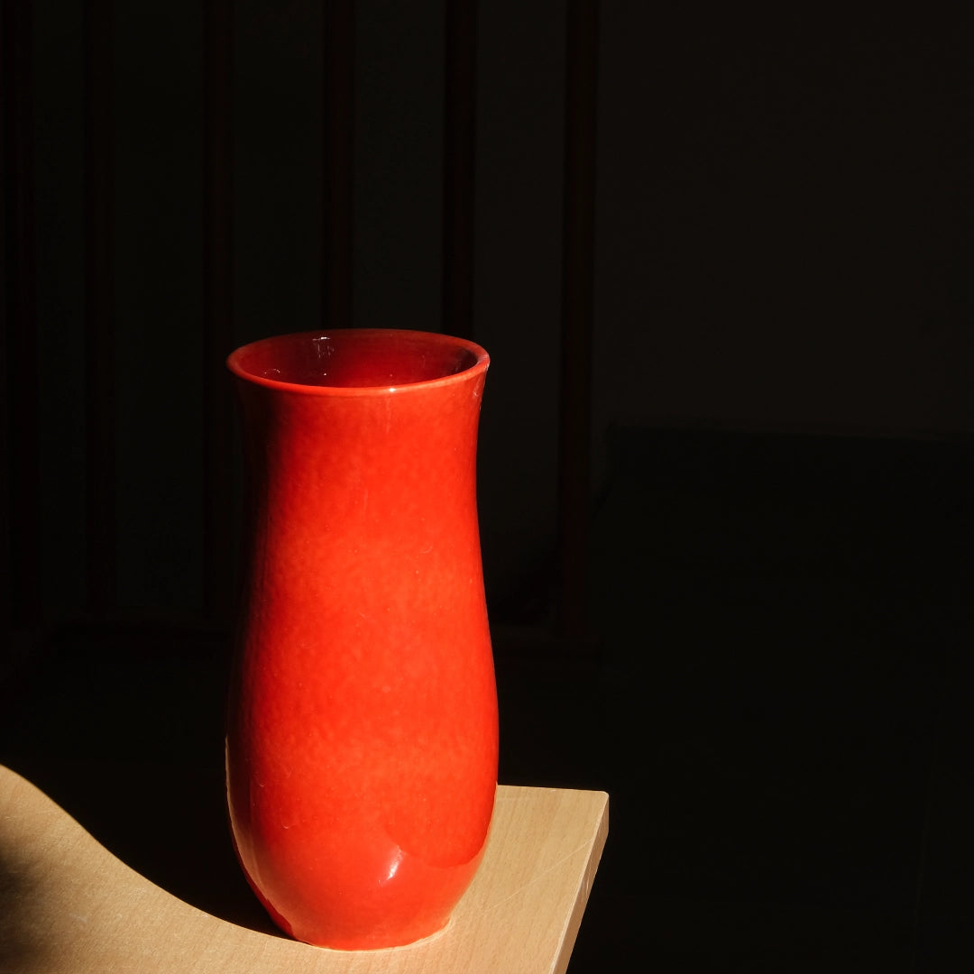 El yapımı stoneware sütun vazo, mercan