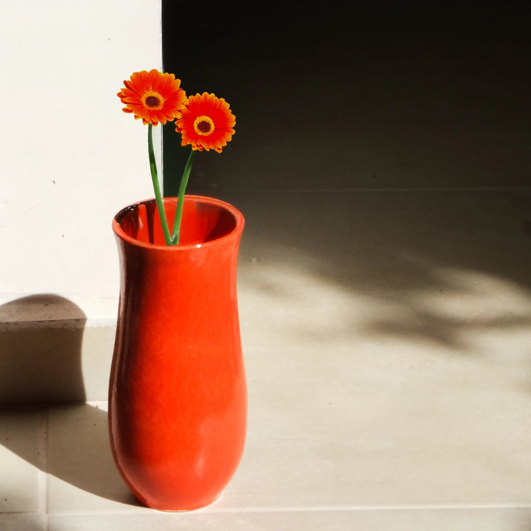 El yapımı stoneware sütun vazo, mercan