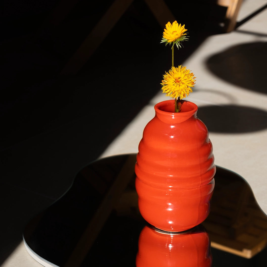 El yapımı stoneware bombeli vazo, mercan