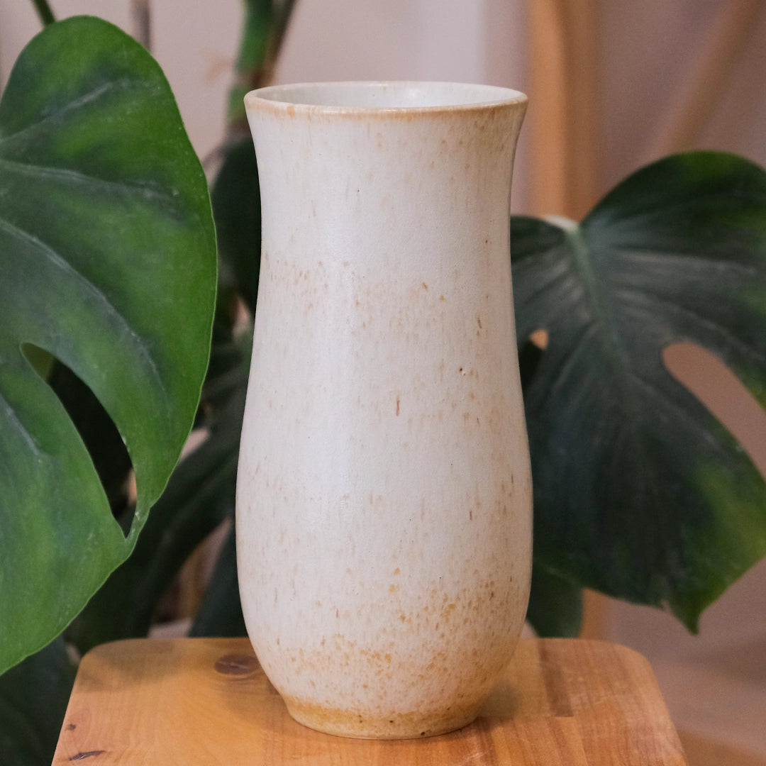 El yapımı stoneware sütun vazo, krem