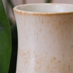 El yapımı stoneware sütun vazo, krem