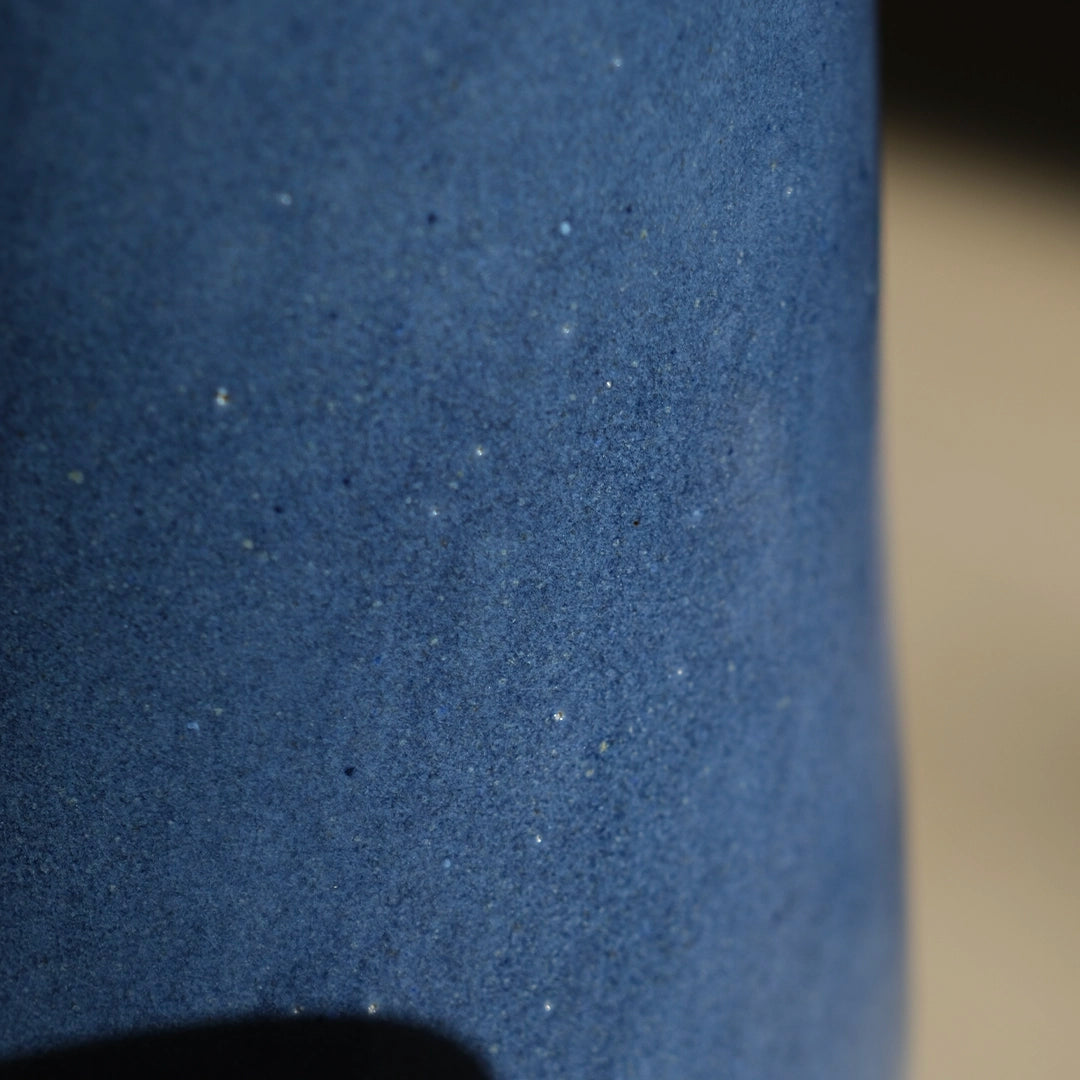 El yapımı stoneware sütun vazo, mavi