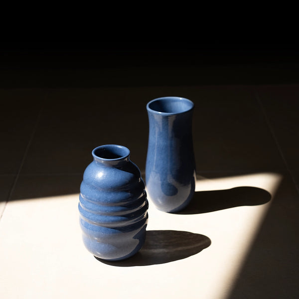 El yapımı stoneware sütun vazo, mavi