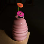 El yapımı stoneware bombeli vazo, pembe