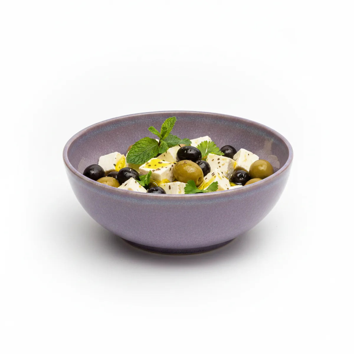 Sümbül bowl içinde peynirli salata