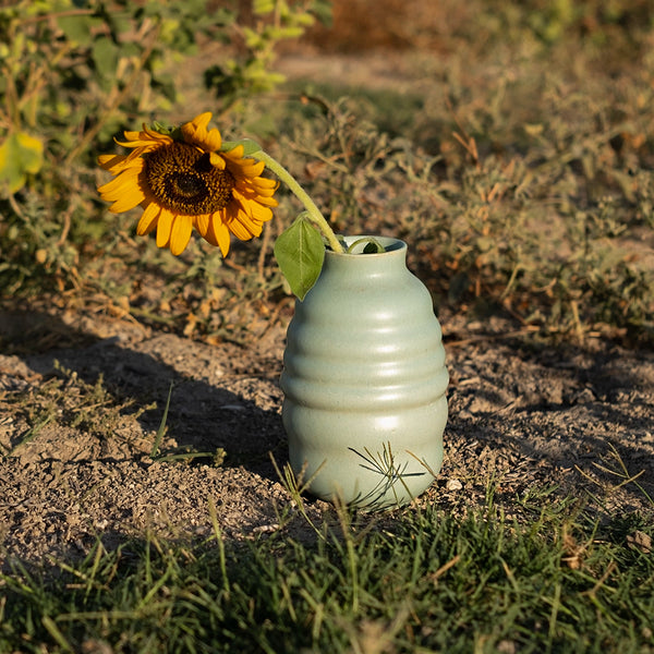 El yapımı stoneware bombeli vazo, su yeşili