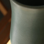 El yapımı stoneware sütun vazo, su yeşili