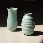 El yapımı stoneware bombeli vazo, su yeşili